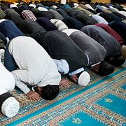 Fredagsbön i en moské i Olso. Arkivbild.