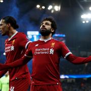 Mohamed Salah (höger) tar emot Liverpoolfansens jubel efter sin kvittering.