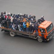 Demonstranter på en lastbil i Almaty på onsdagen