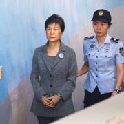 Park Geun-Hye vid domstolen i Seoul i augusti. 