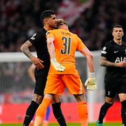 Antonin Kinsky blev utbytt bara 17 minuter in i CL-matchen mot Atlético Madrid.