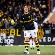 AIK:s Haruna Tabata jublar efter 2-0.