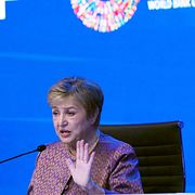 IMF-chefen Kristalina Georgieva i Bangkok. Växande skulder lämnar mindre utrymme för försvar och en åldrande befolkning.
