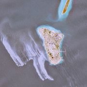 En satellitbild av oljeläckan utanför ön Kharg, tagen på onsdagen.