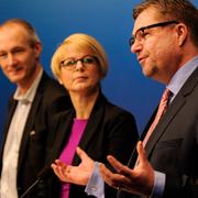 AF:s tillförordnade generaldirektör Clas Olsson, arbetsmarknadsminister Elisabeth Svantesson, och nuvarande chefen för Arbetsmiljöverket, Mikael Sjöberg.