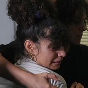 Passagerare anländer till Ben Gurion-flygplatsen utanför Tel Aviv efter nödlandningen i Saudiarabien.