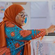 Tanzanias president Samia Suluhu Hassan röstar på onsdagen.