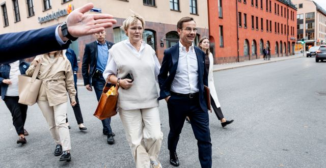 Moderaternas partiledare Ulf Kristersson (M) och hustrun Birgitta Ed, från statsministerduellen i Uppsala. Christine Olsson / TT NYHETSBYRÅN