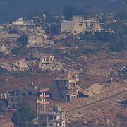 Förstörda byggnader i södra Libanon, sett från Israel, 28 juni 2026.