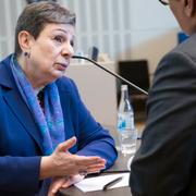 Hanan Ashrawi, talesperson för palestinska paraplyorganisationen PLO välkomnar Omans besked. 