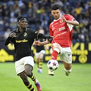 AIK:s Zadok Yohanna och Kalmars Achraf Dari.