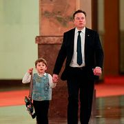 Techmiljardären Elon Musk med sonen X Æ A-Xii under Donald Trumps Kinabesök.