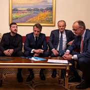 Zelenskyj med Keir Starmer, Emmanuel Macron, Donald Tusk och Friedrich Merz i maj.