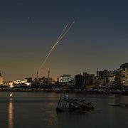 Israeliskt luftvärn skjuter mot iranska robotar i mars 2026.