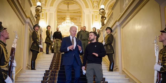 Joe Biden och Volodymyr Zelenskyj under deras möte i Kyiv den 20 februari i år. AP