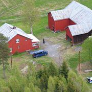 Bilder ur polisens förundersökning om dubbelmordet i Brattås.