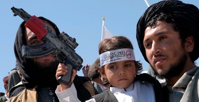 En pojke i Kabul firar i Kabul Ebrahim Noroozi / AP