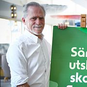 Miljöpartiets språkrör Daniel Helldén (MP) och Amanda Lind (MP) i samband med att de presenterade sina valbudskap i går.