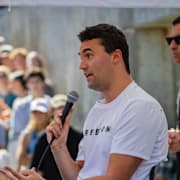 Coco & Carmen drabbades av listeriautbrott / Charlie Kirk precis innan han blev skjuten / två falska Labubu-dockor.