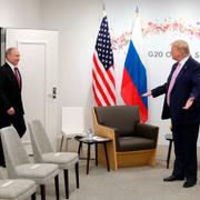 Bild från när Putin och Trump träffades 2019.  