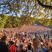 Parken Buttes-Chaumont i Paris.