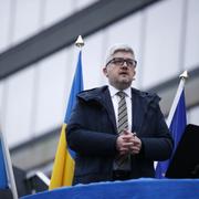 Ukrainas ambassadör i Sverige, Andrij Plachotnjuk talar under manifestationen ”Sverige står upp för Ukraina” på Sergels torg 24 februari 2024.