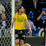 Mjällbys Tom Pettersson och Djurgårdens Christos Almyras under fotbollsmatchen i Allsvenskan mellan Mjällby och Djurgården.