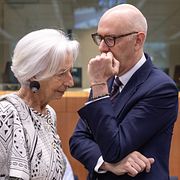 Frankrikes finansminister Roland Lescure och ECB:s ordförande Christine Lagarde i Bryssel den 4 maj 2026. (AP Photo/Omar Havana)  OH118