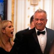 Robert F Kennedy Jr med sin fru, skådespelerskan Cheryl Hines.