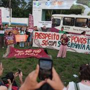 Demonstranter utanför COP30 i Belém.