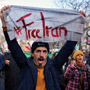 Det pågår även protester utanför Iran, bland annat i Berlin. 