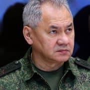 Generalen Sergej Surovikin och Sergej Sjojgu i decmber förra året.  Gavriil Grigorov / AP