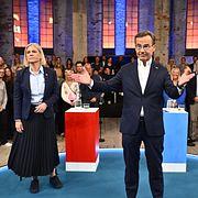 Statsministerkandidaterna Magdalena Andersson (S) och Ulf Kristersson (M) i början av debatten.