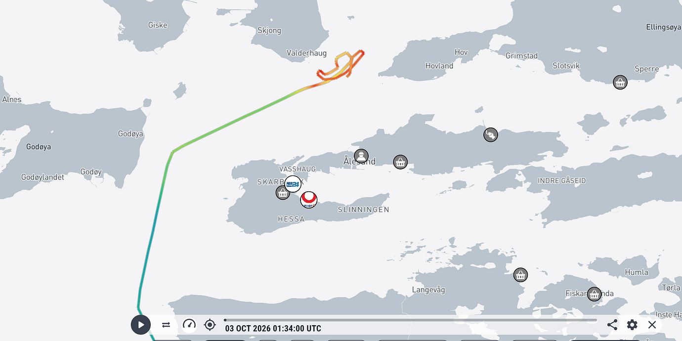 Bilden visar hur kollisionen ska ha gått till utanför Ålesund i Norge.