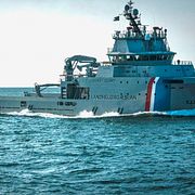 Fotot, som publicerats av aktivistgruppen Paul Watson Foundation, är taget från protestfartyget.