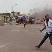 Arkivbild: Protester mot ett lagförslag som kan möjliggöra för Kabila att bli kvar vid makten i januari.