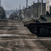 Ukrainska soldater i Bachmut/Bild från 9 april LIBKOS / AP