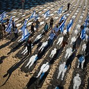 Installationen ”Kostnaden av misslyckandet” på stranden i Tel Aviv i Israel.