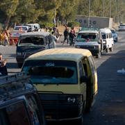 Fordon skadades under de våldsamma protesterna i Pakistans huvudstad Islamabad.