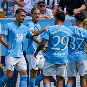 MALMÖ, SVERIGE 20260712
Malmös Erik Botheim firar med lagkamraterna efter att han gjort sitt andra mål under matchen mot IFK Göteborg.