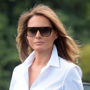 Melania Trump tillsammans med sonen Barron Trump.