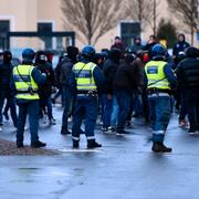 Arkivbild: Stökigt utanför arenan efter kvalmatchen till allsvenskan i fotboll mellan Helsingborgs IF och Halmstads BK på Olympia i Helsingborg hösten 2016.