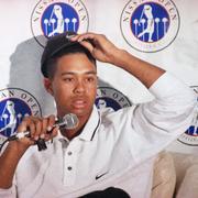 Arkivbild från 1997: Tiger Woods i Nike på presskonferens. 