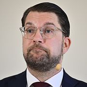 Sverigedemokraternas partiledare Jimmie Åkesson på pressträffen med Ulf Kristersson (M) den 1 april.