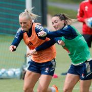 
 Kosovare Asllani och Stina Blackstenius.