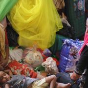 Rohingyaflyktingar får tillfälligt skydd i Indonesien.