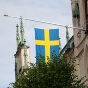 Flagga på halvstång i centrala Örebro. 