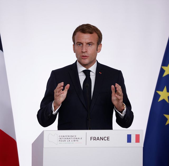 Macron: Redo att försvara Ukraina mot Ryssland