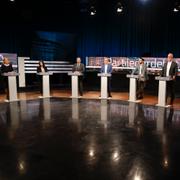 Söndagens partiledardebatt fortsätter engagera på ledarsidorna i dag.