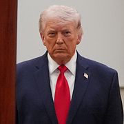 Donald Trump på väg till talet.